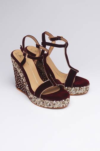 Maroon colorblocked velvet wedges heels