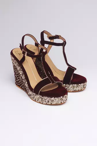 Maroon colorblocked velvet wedges heels