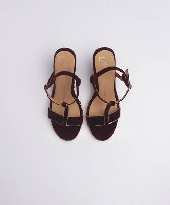 Maroon colorblocked velvet wedges heels 3