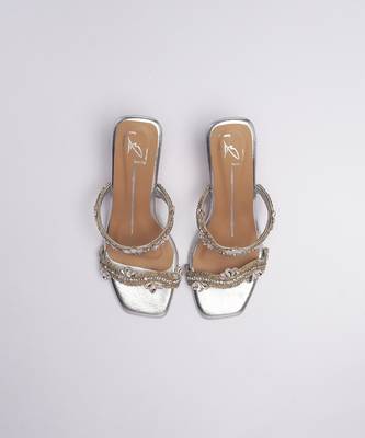 Silver faux leather embroidered heels 3