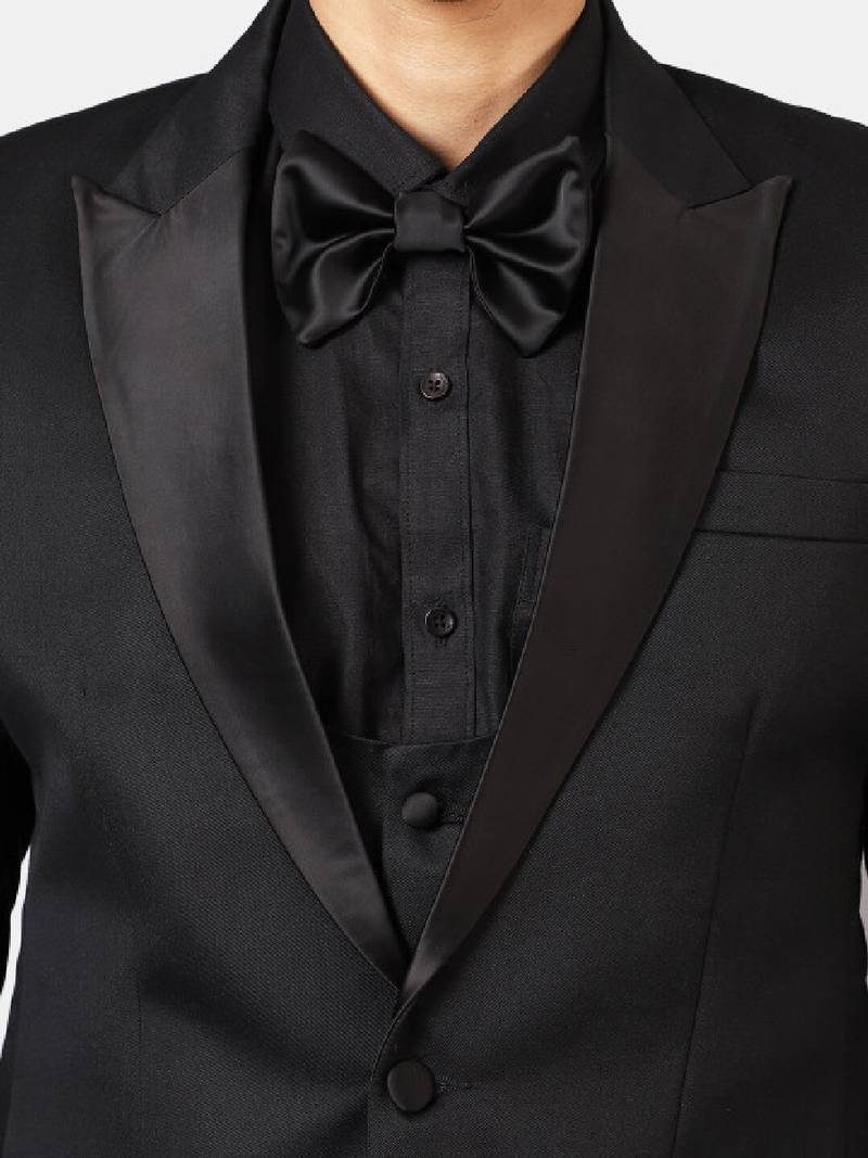Men black solid single-breasted three-piece tuxedo suit
