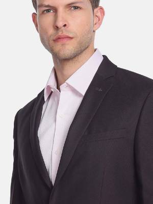 Men 2-piece self design single-breasted suit 2