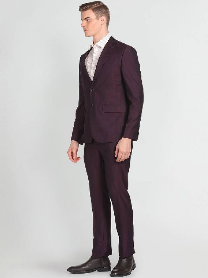 Self design textured single-breasted two-piece formal suit