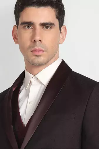 Tailored fit single-breasted formal 3-piece suit