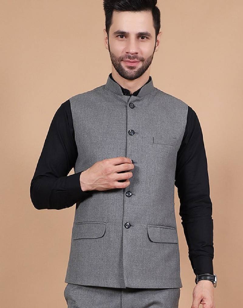 Single-breasted two-piece formal suit