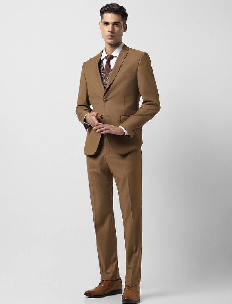 Men slim-fit single-breasted three-piece formal suit