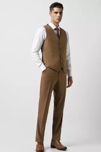 Men slim-fit single-breasted three-piece formal suit
