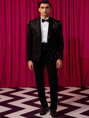 Men regular fit 5-pcs embellished blazer and trousers 1