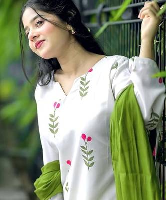 White cotton printed kurti set for women with pant and green dupatta 5