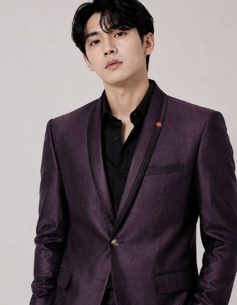 Self designed tailored fit single-breasted two-piece suit