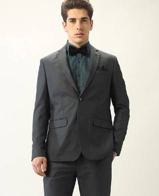 Tailored-fit single-breasted two-piece suit 1
