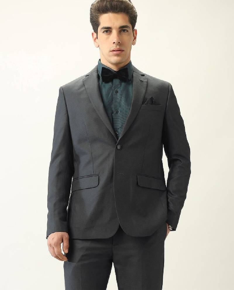 Tailored-fit single-breasted two-piece suit