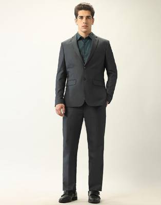 Tailored-fit single-breasted two-piece suit 2