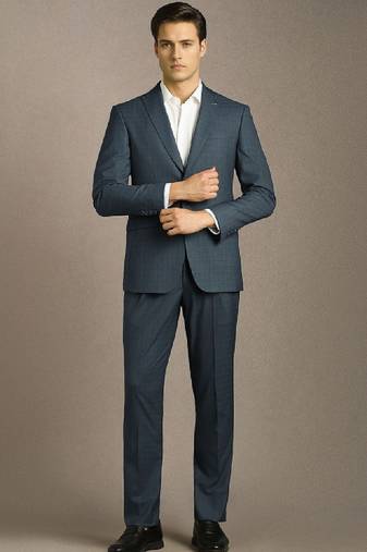 Slim-fit single-breasted two-piece suit