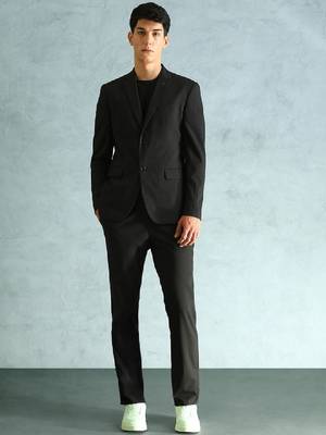 Tailored-fit single-breasted two-piece suit 1