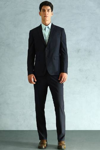 Tailored-fit single-breasted two-piece suit