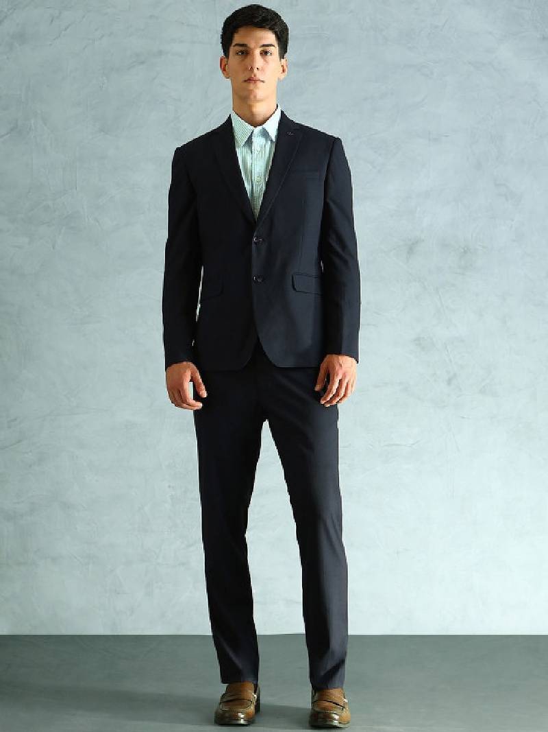 Tailored-fit single-breasted two-piece suit