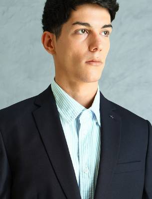 Tailored-fit single-breasted two-piece suit 2
