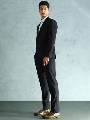 Tailored-fit single-breasted two-piece suit 3