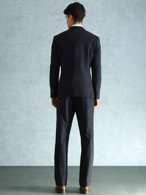 Tailored-fit single-breasted two-piece suit 4