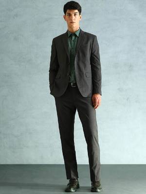 Tailored-fit single-breasted two-piece suit 1