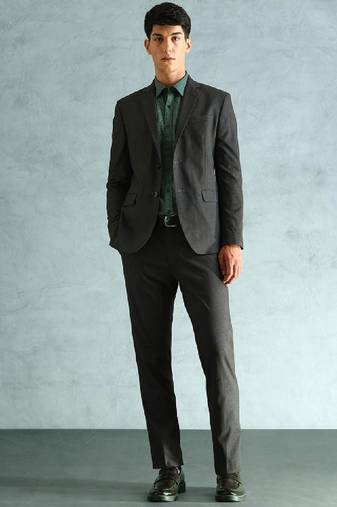 Tailored-fit single-breasted two-piece suit