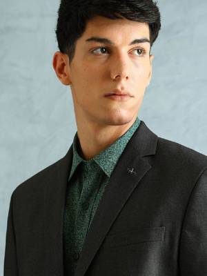 Tailored-fit single-breasted two-piece suit 2