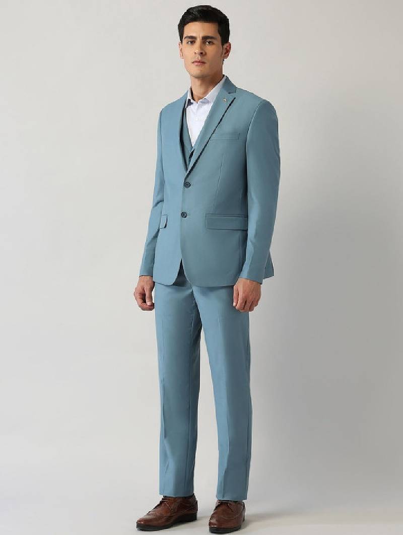 Men tailored-fit three-piece formal suit