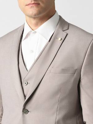 Slim-fit single-breasted three pieces suits 4