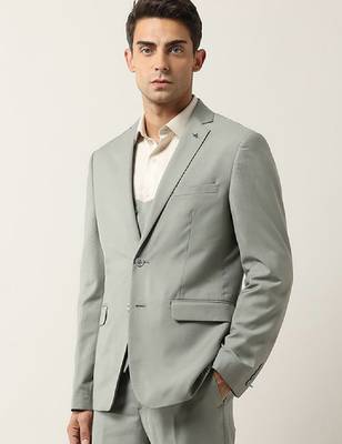 Tailored-fit double-breasted three-piece suit 3