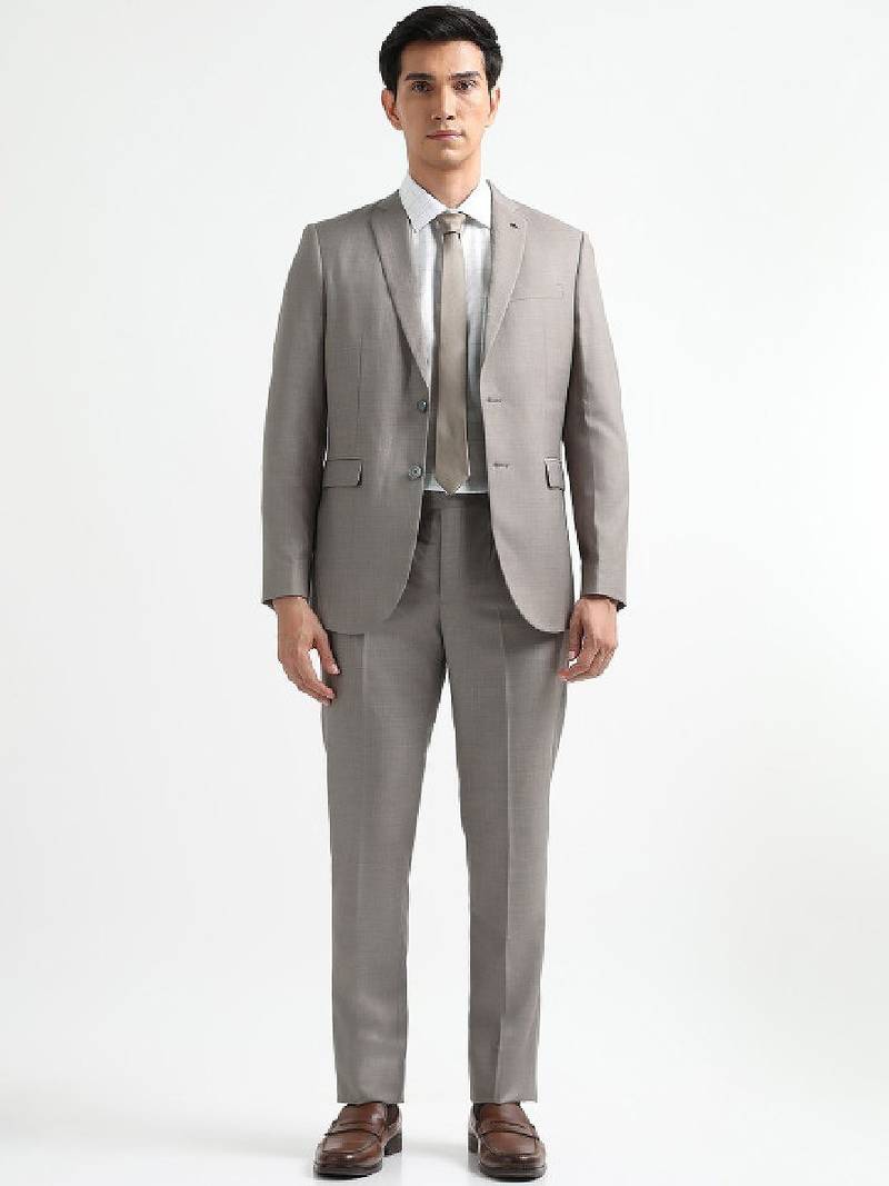 Men single-breasted tailored fit two piece suit