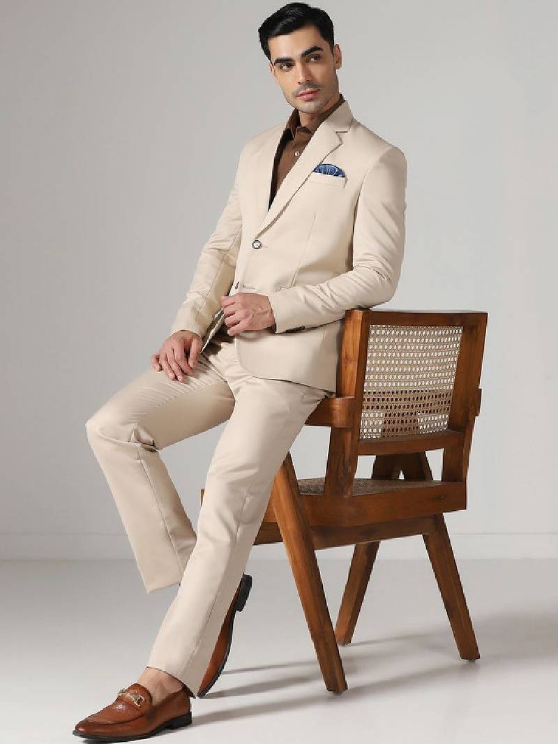 Men notched lapel single-breasted two-pieces suit