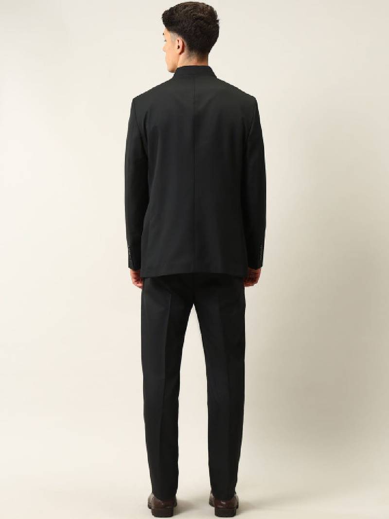 Men mandarin collar long sleeves blazer and trousers suit