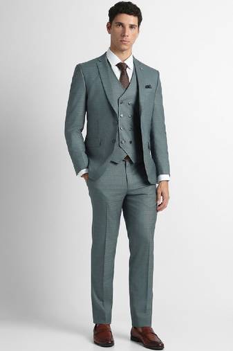 Slim-fit single-breasted three-piece suit