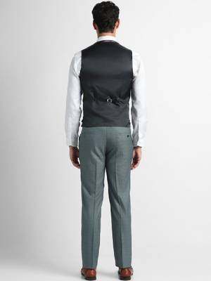 Slim-fit single-breasted three-piece suit 4