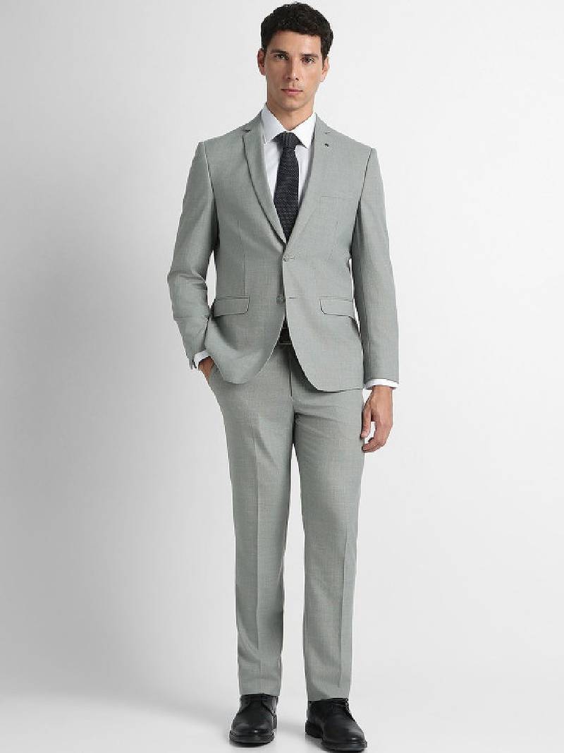 Slim-fit single-breasted two-piece suit