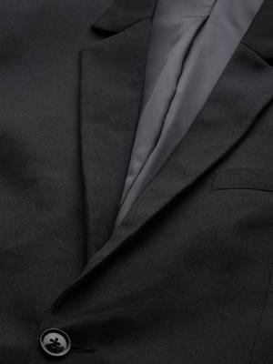 Notched lapel slim-fit single-breasted three-piece suit 2