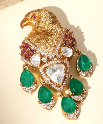 Gold plated green stones royal eagle motif brooch 2