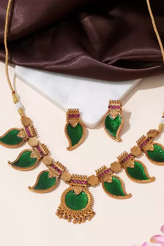 Gold plated green leaf necklace set