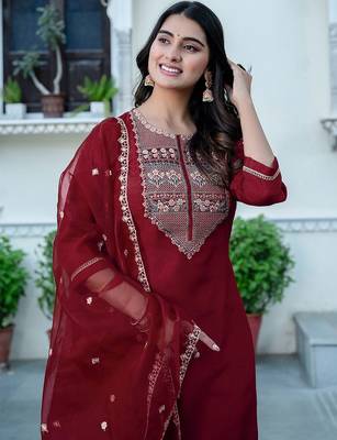 Women Floral Embroidered Kurta with Trousers & Dupatta 2