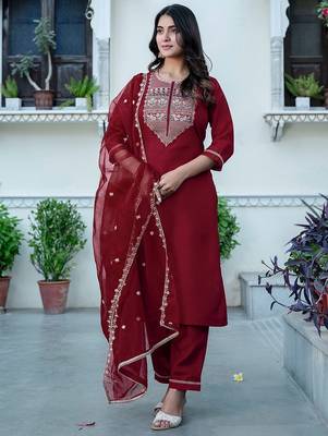 Women Floral Embroidered Kurta with Trousers & Dupatta 1