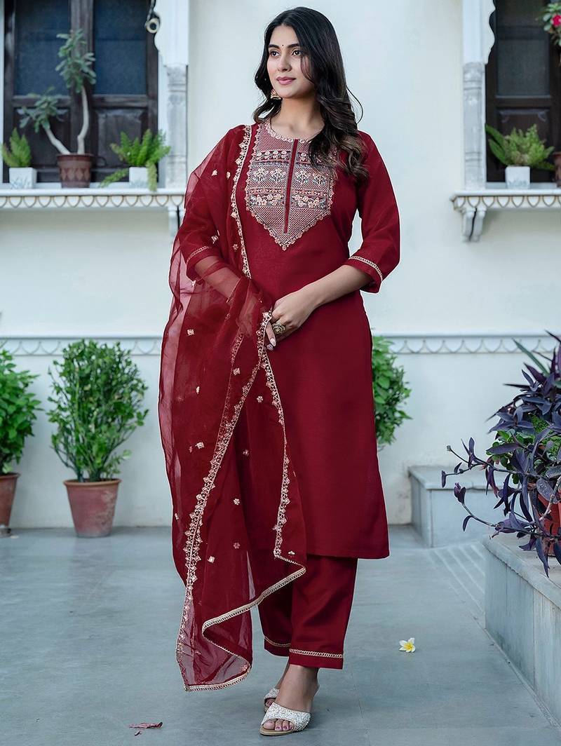 Women Floral Embroidered Kurta with Trousers & Dupatta