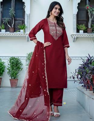Women Floral Embroidered Kurta with Trousers & Dupatta 5