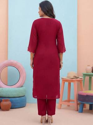 Women Floral Embroidered Regular Thread Work Kurta with Trousers & With Dupatta 2