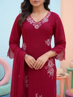 Women Floral Embroidered Regular Thread Work Kurta with Trousers & With Dupatta 3