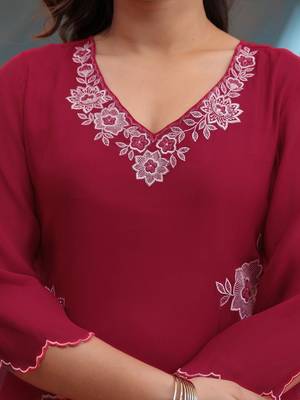 Women Floral Embroidered Regular Thread Work Kurta with Trousers & With Dupatta 5