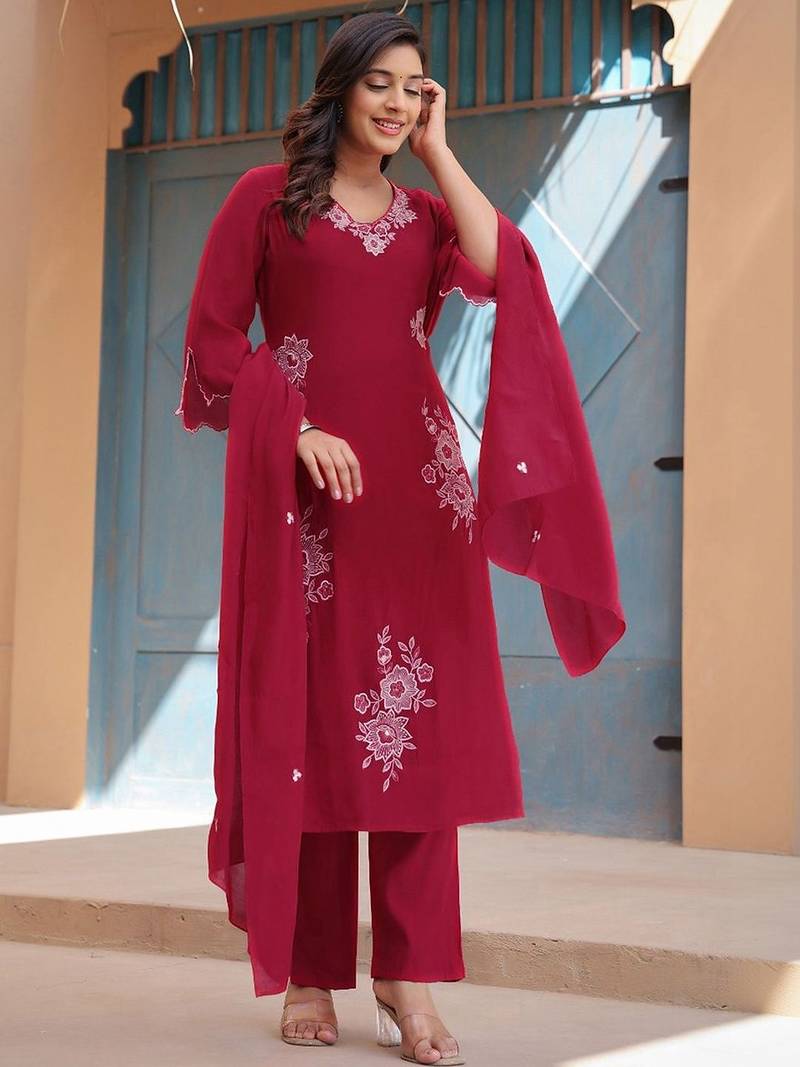 Women Floral Embroidered Regular Thread Work Kurta with Trousers & With Dupatta
