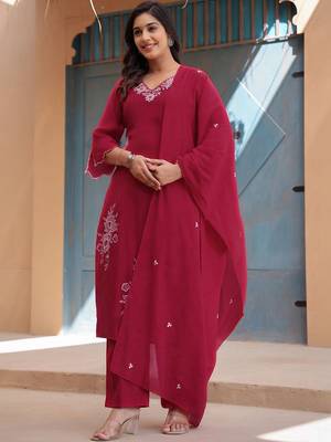 Women Floral Embroidered Regular Thread Work Kurta with Trousers & With Dupatta 7