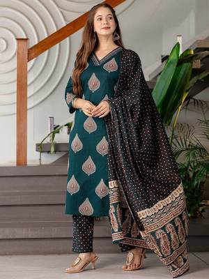Women Ethnic Motifs Printed Regular Kurta with Trousers & Dupatta 3
