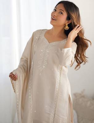 Women Ethnic Motifs Embroidered Kurta with Trousers & Dupatta 2